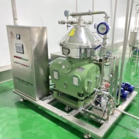 Centrifugeuse à disques à décharge automatique pour l'extraction de lanoline et le traitement de la graisse de laine