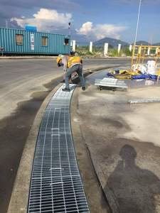 Rejilla de Acero Galvanizado en Caliente para Cubrir Canales de Drenaje, Rejilla de Drenaje Industrial de Alta Resistencia, Tamaño Personalizado, Anticorrosión para Exteriores - Product Image 3