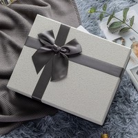 Boîte cadeau rigide carrée bicolore de luxe avec nœud en ruban de satin, couvercle et base personnalisables, boîte en papier d'art