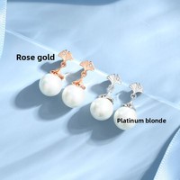 Vente en gros de boucles d'oreilles tendance en argent sterling 925 en forme de feuille de ginkgo avec incrustation de perles d'imitation pour femmes, cadeau de luxe pour les fêtes et les mariages