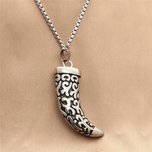 Pendentif en acier inoxydable en forme de dent de tigre, collier punk rétro pour homme, design géométrique en forme d'animal 280451 - Product Image 2