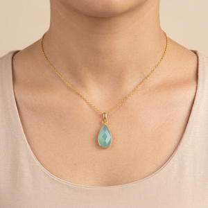 Collar con colgante de calcedonia acuática en forma de lágrima, diseño popular, latón chapado en oro de 18k, engaste de bisel, cadena de cable, para fiesta - Product Image 1