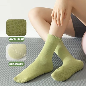 Chaussettes de Pilates antidérapantes pour femmes de haute qualité, chaussettes en coton avec grip pour le yoga, le ballet, antidérapantes, vente en gros, design de logo personnalisé - Product Image 2