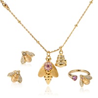 2026 Ensemble de bijoux de luxe léger rétro haut de gamme, finition brossée, motif cœur d'abeille, avec strass, comprenant bague, boucles d'oreilles, bracelet et collier