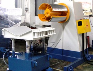 Cuộn dây thép uncoiler điện decoiling kim loại máy thủy lực <span class=keywords><strong>decoiler</strong></span> với kệ <span class=keywords><strong>decoiler</strong></span> máy để bán - Product Image 4