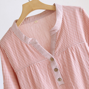Camicia <span class=keywords><strong>da</strong></span> <span class=keywords><strong>Notte</strong></span> Rosa a Quadretti per Donna con Logo Personalizzato OEM/ODM, Stile Casual e Comodo, in <span class=keywords><strong>Cotone</strong></span> Stropicciato con Maniche 3/4 - Product Image 3
