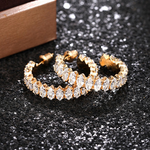 Orecchini a Cerchio a C Eleganti Stile Corte, Gioielli di Lusso Chic per Donna, da Indossare Ogni Giorno, per Feste, Accessorio Regalo - Product Image 3
