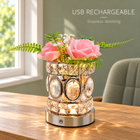 Lampe de table LED d'ambiance romantique sans fil rechargeable à intensité variable avec base en cristal en forme de rose pour la Saint-Valentin