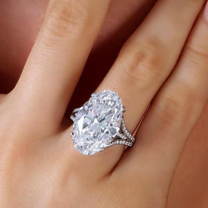 F1581 Anello di fidanzamento da donna in oro bianco con diamante naturale taglio ovale colore D e diamanti laterali - Product Image 2