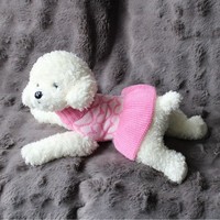 Pull tricoté léger et lavable pour petits chiens et chats, motif cœur brodé thème amour Nouvel An, style classique moderne et mignon, vente en gros