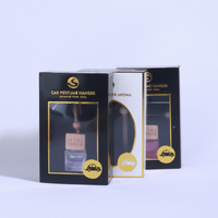 Parfum liquide de désodorisant suspendu carré de mini voiture pour le parfum de voiture