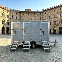 Promotion : Remorque WC Mobile 3 Cabines à Double Essieu Grise, Toilettes Portables avec Urinoir et Lavabo pour Grands Événements Extérieurs