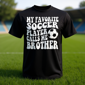 T-shirt noir pour adulte unisexe à col rond et manches courtes avec inscription « My Favorite Soccer Player Calls Me Brother » - Product Image 3