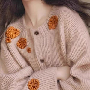 เสื้อสเวตเตอร์ถักลายดอกไม้แบบมินิมอลสำหรับผู้หญิง ปรับแต่งได้  คอลเลคชั่นฤดูใบไม้ร่วง-ฤดูหนาว  เสื้อคลุมคาร์ดิแกนแบบใหม่ - Product Image 5