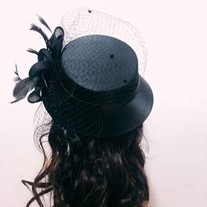 Chapeau de cérémonie pour femmes en satin noir et blanc, à large bord, pour mariage, Kentucky Derby, courses de chevaux, fête, enterrement, chapeaux d'église <span class=keywords><strong>pas</strong></span> chers pour femmes - Product Image 3