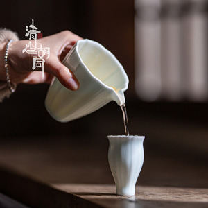 Juego de tazas de té de cerámica Yingqing, taza equilibradora de porcelana en forma de cono para té Kung Fu - Product Image 2