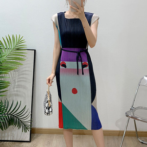 Miyake 2025ฤดูร้อนพิมพ์ลายแฟชั่นคอสั้นมิดิสไตล์วันหยุดทรงหลวมเอวสูงยืดได้จับจีบ - Product Image 4