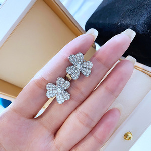 Orecchini a Forma di Quadrifoglio per Donne, Accessori di Moda Floreali per Uso Quotidiano - Product Image 4