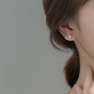 Orecchini a Perno a Forma di Fulmine in Argento Sterling 925 Placcato Oro 18k con Zirconi Incastonati per Donne, Vendita Calda - Product Image 5