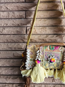 Sac à main en coton ethnique Banjara fait main avec fermeture à bouton - Léger et pliable pour femmes - Product Image 3