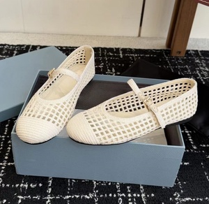 Sandalias Planas de Malla Transpirable con Tiras y Punta Redonda para Mujer, Estilo Mary Jane, con Diseño Calado de Ganchillo, Colección Verano 2026 - Product Image 1