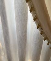 Voilage en tulle crème style français avec garniture à pompons pour la décoration des fenêtres de salon et de chambre à coucher
