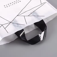 Bijoux de luxe bon marché d'usine sac en plastique personnalisé impression shopping vêtements pour femmes sac fourre-tout avec poignée Offre Spéciale en stock