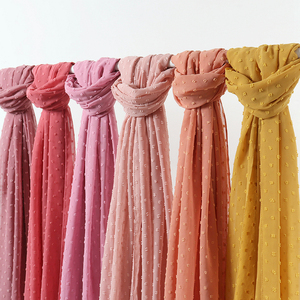 Nouveau hijab en mousseline de soie à pois uni, le plus beau, foulards pour la tête, hijab en <span class=keywords><strong>plumetis</strong></span>, hijab musulman à pompon - Product Image 1
