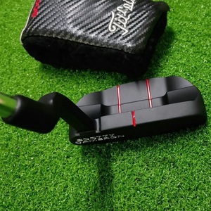 Putter Newport 2 Noir 2026, Tête Semi-Circulaire Compacte, Poignée en Caoutchouc Ambidextre, Housse de Tête Incluse, 32-35 Pouces pour Hommes et Femmes - Product Image 2