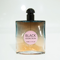 Parfum pour femme, flacon incurvé ombré vert sarcelle, étiquette rose, boîte noire, capuchon texturé, buse, séduction, anniversaire, tenacité