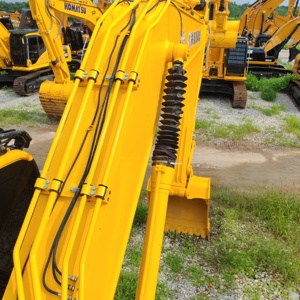 รถขุดตีนตะขาบ Komatsu PC200 มือสองคุณภาพสูง ขนาด 20 ตัน พร้อมเครื่องยนต์ทรงพลังและระบบไฮดรอลิกสำหรับงานดินดิบ - Product Image 4