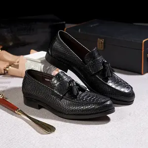 Haute qualité luxe flambant neuf mode hommes affaires décontractées chaussures en cuir peau de vache alligator en relief frange mocassins chaussures pour hommes