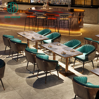 Conjunto de Muebles Comerciales de Lujo Ron Group: Taburetes de Bar con Respaldo Alto, Asientos de Cabina, Mesa de Piedra Sinterizada y Sillas de Restaurante de Cuero
