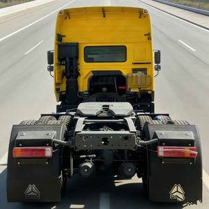 Camión Tractor Sinotruk Howo 6x4 de 371HP, 10 Ruedas, Euro 3, Diésel, Manual, para Transporte de Materiales de Construcción - Product Image 2