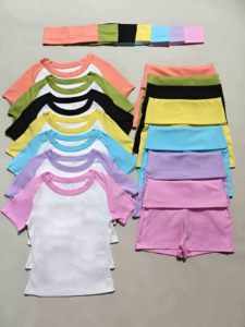 Conjunto Deportivo Personalizable de 2 Piezas para Mujer, Top de Punto con Mangas Raglán y Pantalones Cortos Deportivos en Color Contrastante, con Diadema, OEM - Product Image 4