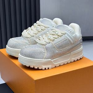 Zapatillas deportivas casuales de diseñador de lujo, con perlas y diamantes, versátiles, para mujer, las más vendidas. - Product Image 1