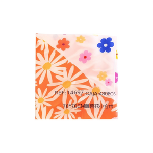 Foulard Quadrato con Motivo Crisantemo 70x70Cm, Accessorio Moda Donna, Stampa Floreale, Primavera Estate, Poliestere Multifunzionale - Product Image 2