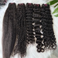 Lots de Cheveux Indiens Bruts Kinky Straight en Gros – Fournisseurs de Mèches de Cheveux Alignées avec les Cuticules, Double Trame, Extensions de Cheveux Humains
