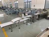 Machine entièrement automatique de fabrication de bâtonnets de sésame, ligne de production de pâtisserie, machine de découpe pour gâteaux au lait avec garniture au sésame