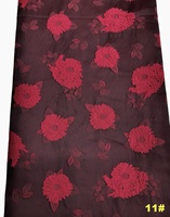 Tissu jacquard brodé 3D en polyester teint en fil de 171 g/m², design personnalisé, tissé sur mesure pour robes de mariée et sacs