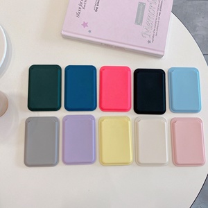 Funda Protectora de Silicona Líquida Premium con Ranura para Tarjetas, Magnética y Resistente, para Uso en Escritorio - Product Image 3