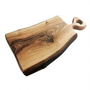 Planche à découper en noyer de qualité supérieure, planche de cuisine en bois massif rustique avec poignée pour la préparation des aliments, le service et une présentation élégante - Product Image 1