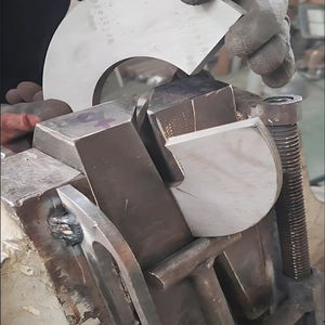 Machine de formage à froid de haute précision pour lames hélicoïdales en acier sectionnelles hydrauliques pour pieux photovoltaïques - Product Image 5