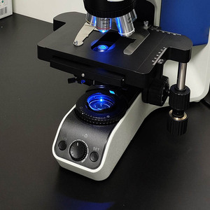 Microscope biologique Biobase 4X/10X/40X/100, microscope biologique inversé trinoculaire intelligent de laboratoire, microscope numérique à fluorescence - Product Image 4