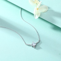 Sun Star Joyería de Moda, Colgante de Plata de Ley 925 con Cadena de Eslabones y Zirconia de Corte Triangular con Engaste de Puntas, Bañado en Rodio, de Moda