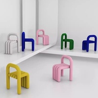 Nouvelle chaise de designer en métal, populaire sur internet, dossier moderne et simple, tabouret de salle à manger multifonctionnel, style Instagram pour restaurant et maison, idéal pour les photos