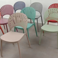 Chaise de café élégante en polypropylène pp en plastique Vente en gros Restaurant nordique Salle à manger en plastique Chaise de café