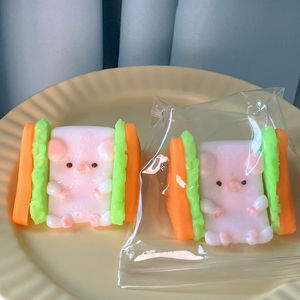 ของเล่นบีบคลายเครียดรูปหมูพลาสติกนุ่มนิ่ม ตลก น่ารัก ขายส่ง คืนรูปช้าๆ - Product Image 2