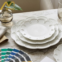 Assiette en céramique classique vert forêt à bordure en spirale, écologique, passe au lave-vaisselle, vaisselle de table vert foncé à bord festonné pour hôtels