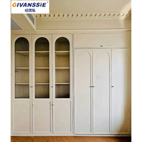 Lit mural horizontal Murphy en bois massif beige crème avec portes encastrées cintrées, meuble de toilette latéral avec portes, design moderne, ignifuge